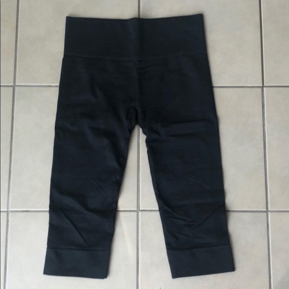 Lululemon high rise cropped legging size 6